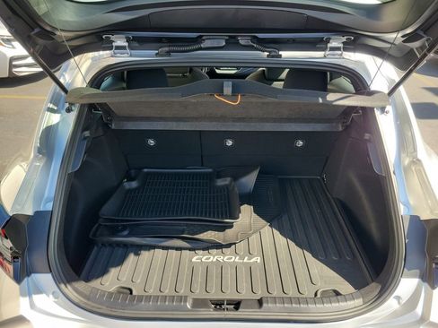 Used 2024 Toyota Corolla SE w/ SE Package image 9