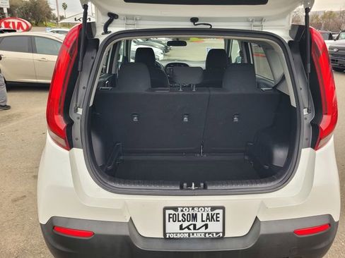 Used 2022 Kia Soul LX image 8