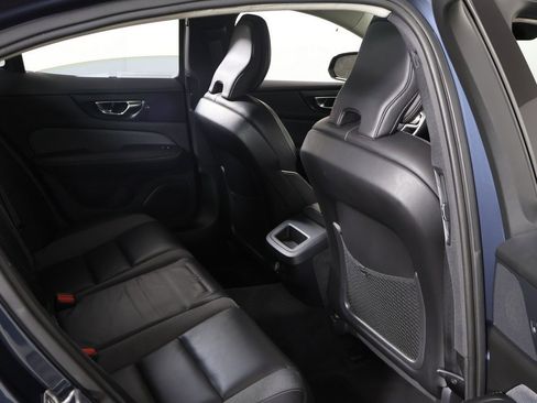 Used 2019 Volvo S60 T5 R-Design image 31