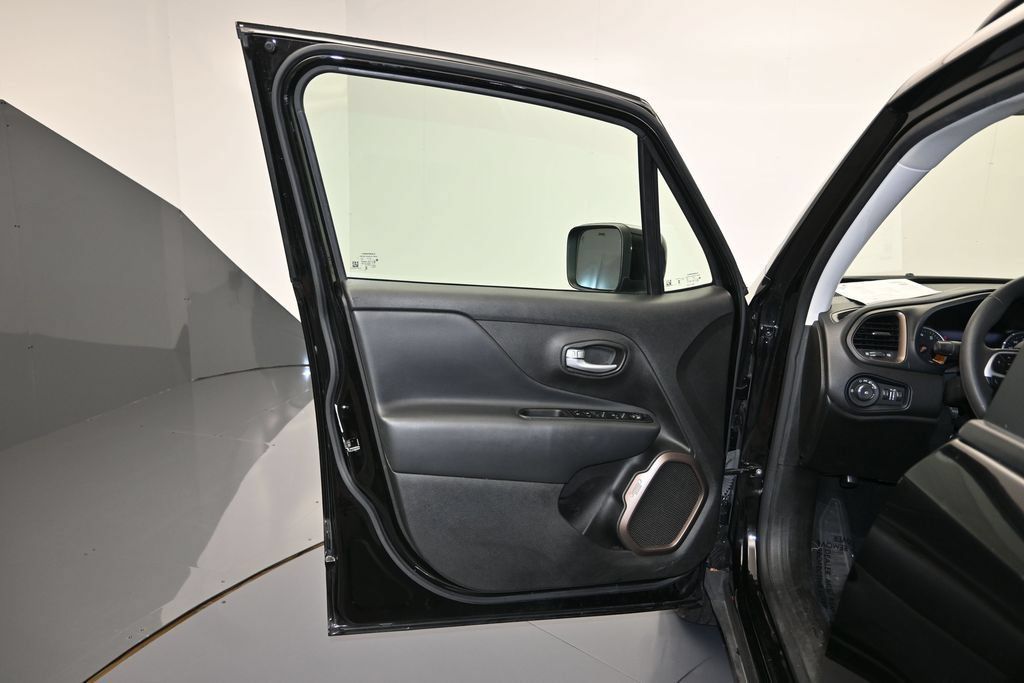 Used 2023 Jeep Renegade Latitude AWD/4WD image 10
