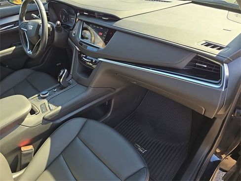 Certified 2024 Cadillac XT6 Luxury image 30