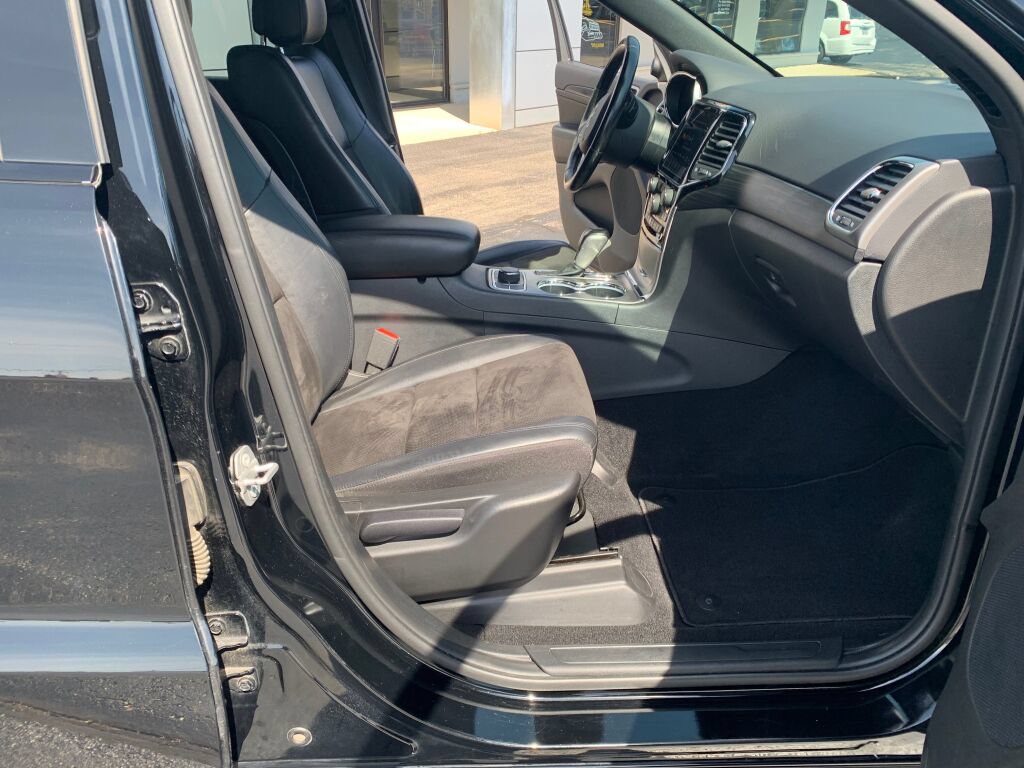 Used 2020 Jeep Grand Cherokee Altitude AWD/4WD image 13