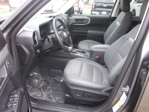 Used 2025 Ford Bronco Sport Badlands image 11