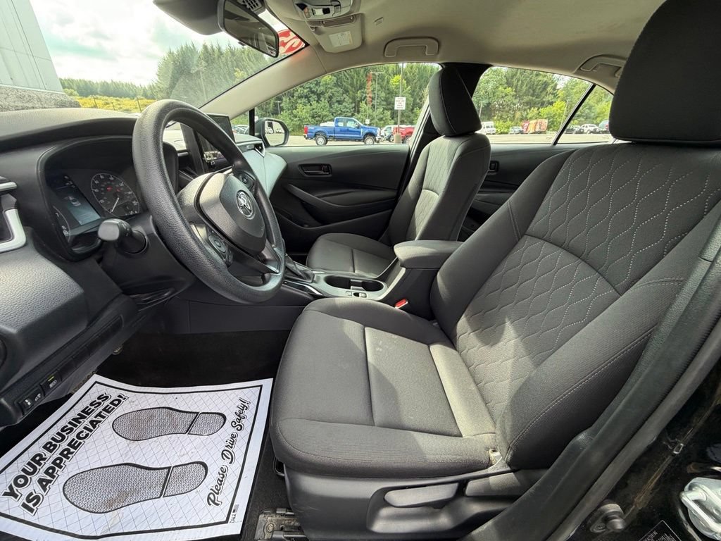 Used 2025 Toyota Corolla LE FWD image 10