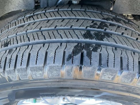 Used 2024 Nissan Frontier SV w/ Technology Package image 23