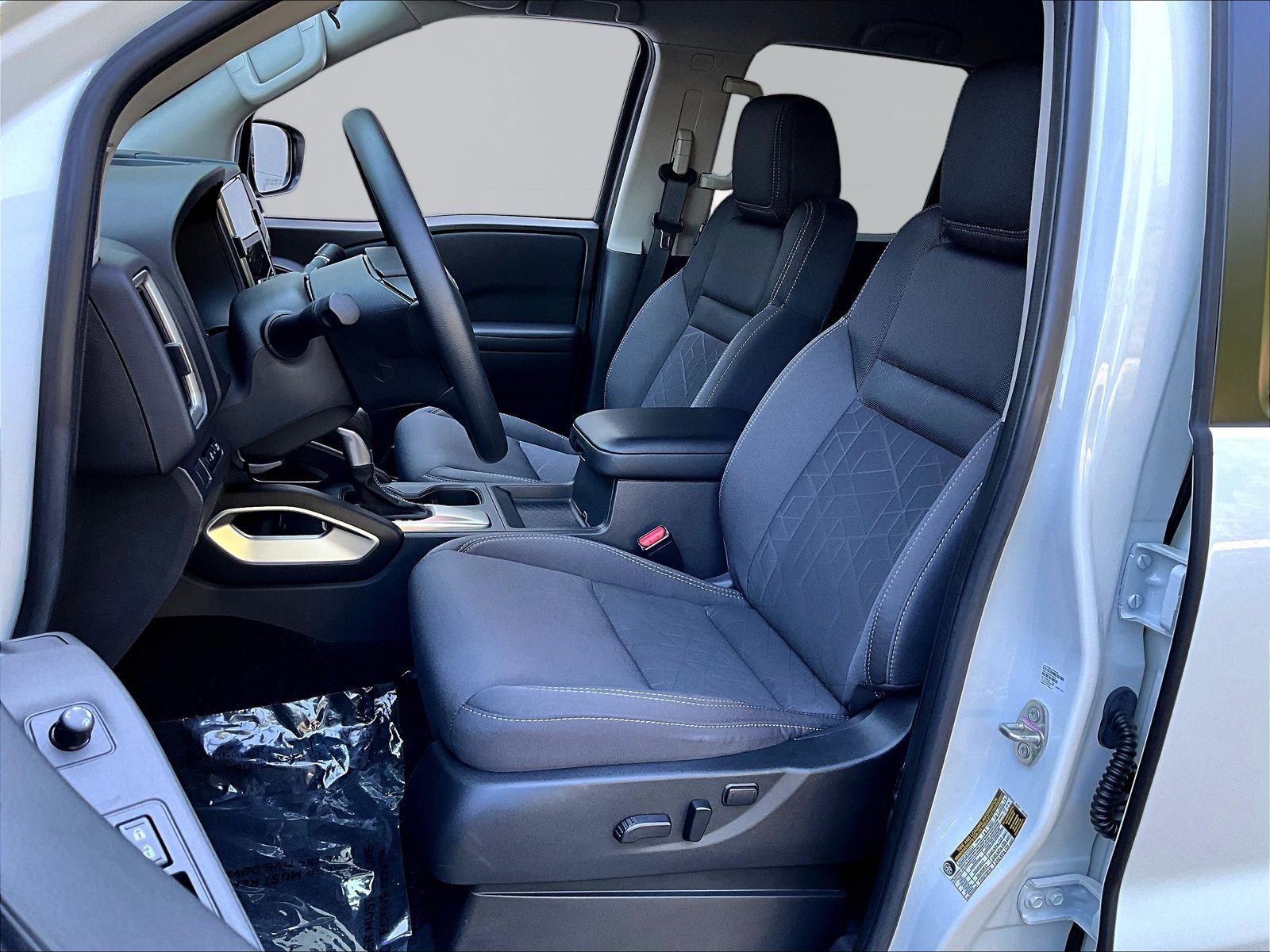 Used 2025 Nissan Frontier SV AWD/4WD image 22