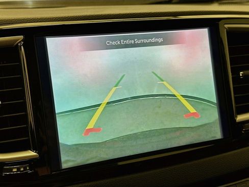 Used 2024 Chrysler Pacifica Touring-L FWD image 22