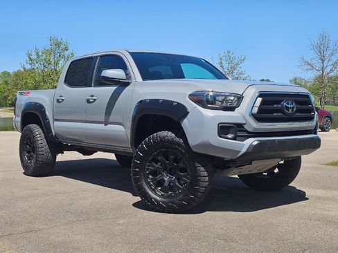 Used 2019 Toyota Tacoma TRD Off-Road AWD/4WD image 1