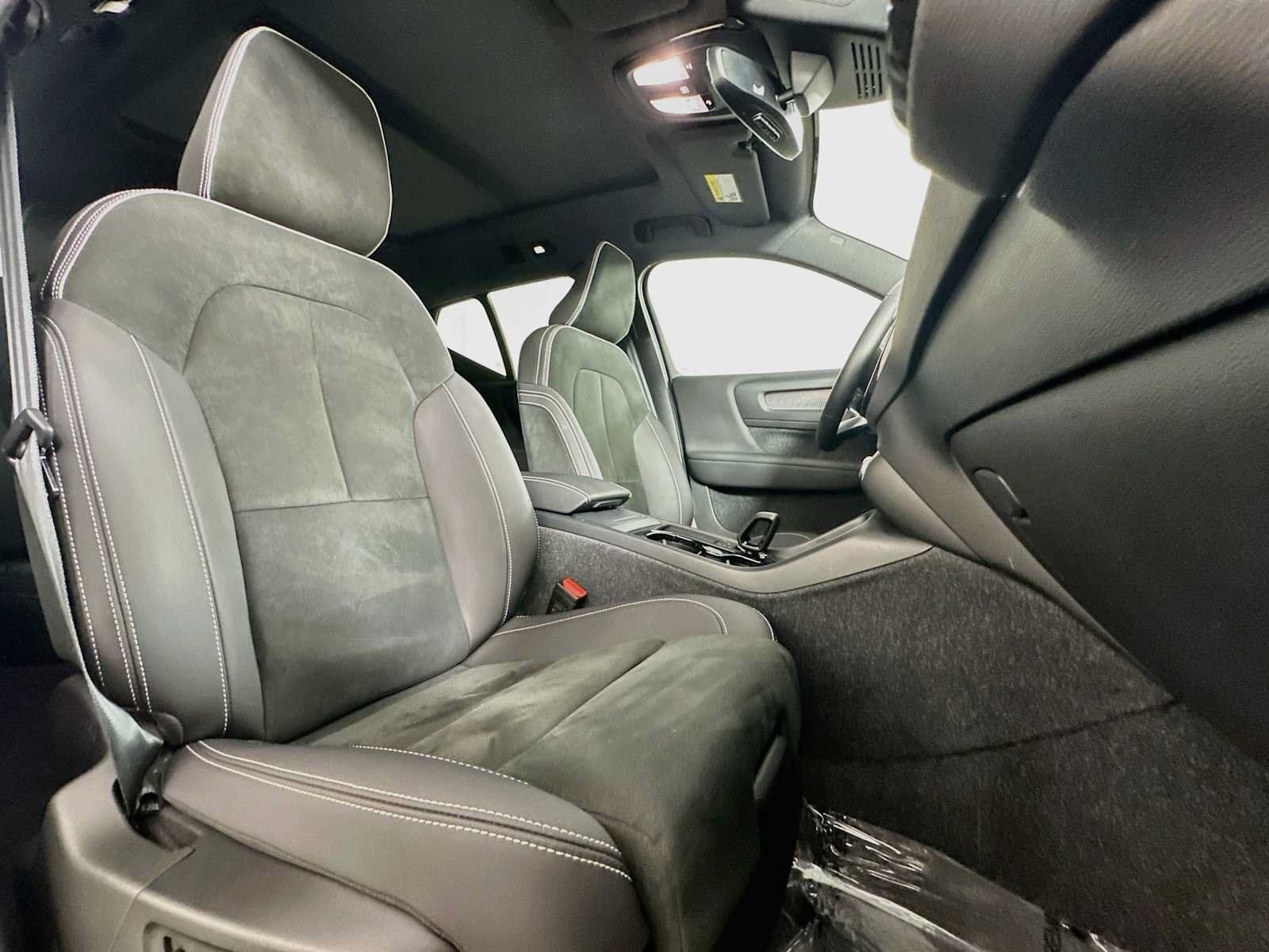 Used 2022 Volvo XC40 P8 Recharge Plus AWD/4WD image 27