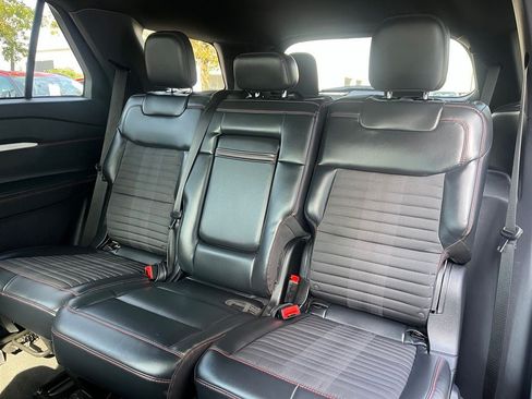 Used 2025 Ford Explorer ST-Line w/ ST-Line Street Pack AWD/4WD image 13