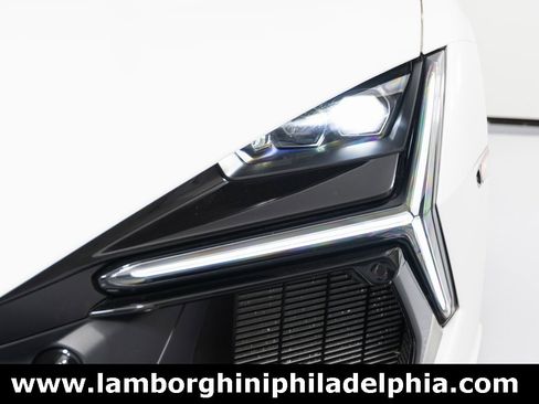 Used 2024 Lamborghini Revuelto image 40
