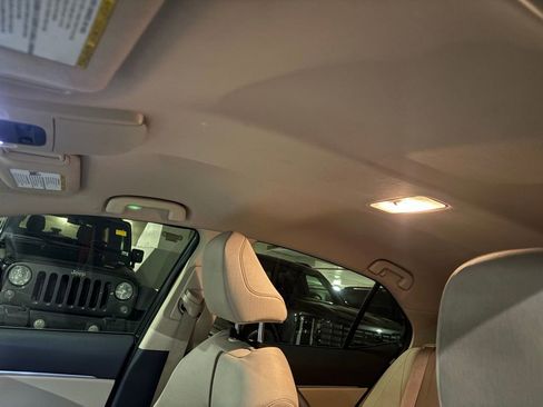 Used 2018 Toyota Camry LE image 14