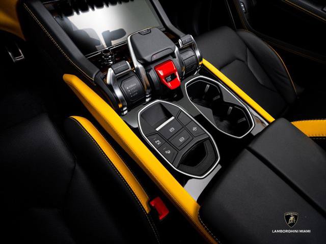 Used 2025 Lamborghini Urus SE AWD/4WD image 27