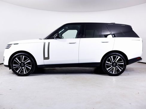 Used 2023 Land Rover Range Rover SE image 2