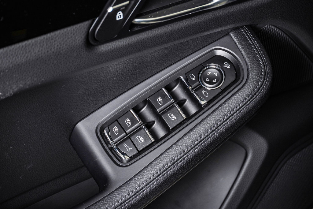 Certified 2026 Porsche Macan AWD/4WD image 26