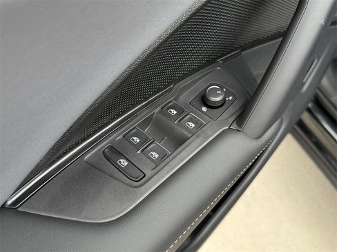 New 2026 Volkswagen Tiguan SE image 11