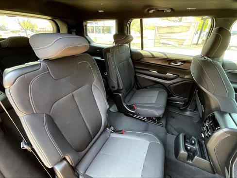 New 2025 Jeep Grand Cherokee L Laredo w/ Luxury Tech Group I image 21