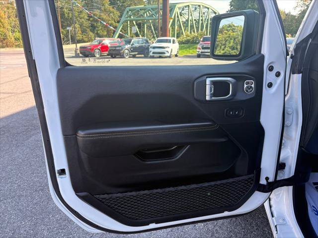 Certified 2026 Jeep Wrangler Unlimited Sahara AWD/4WD image 15