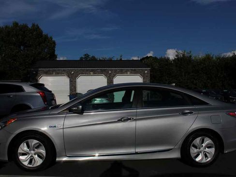 Used 2014 Hyundai Sonata Hybrid image 10