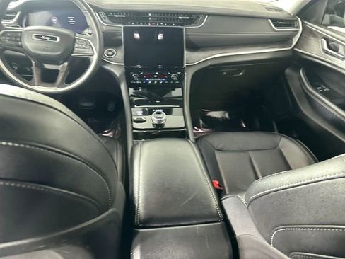 Certified 2023 Jeep Grand Cherokee Limited w/ Black Appearance Package image 19