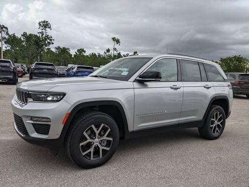 New 2025 Jeep Grand Cherokee Limited w/ Luxury Tech Group II AWD/4WD image 6