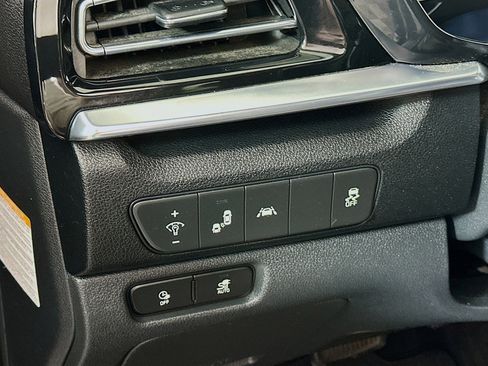 Used 2022 Kia Niro EX w/ Cold Weather Package image 17