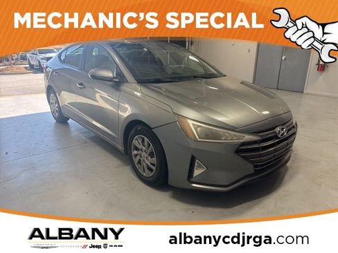 Used 2019 Hyundai Elantra SE image 1