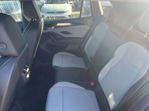 New 2026 Volkswagen Tiguan SE R-Line AWD/4WD image 8