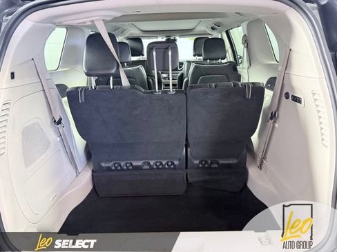 Used 2022 Chrysler Pacifica Limited FWD image 18