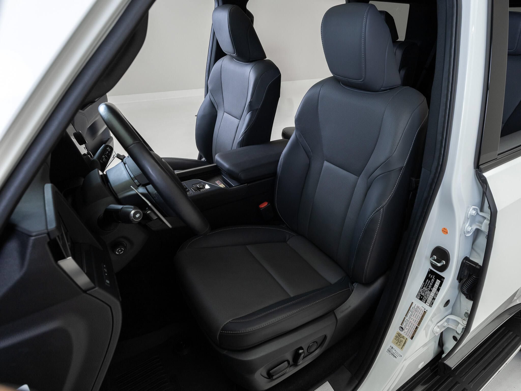 Used 2024 Lexus GX 550 w/ Accessory Package (Z1) AWD/4WD image 29