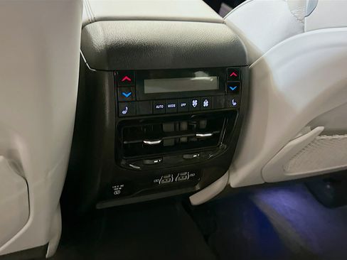 Used 2022 Jeep Grand Cherokee Overland w/ Luxury Tech Group IV image 29