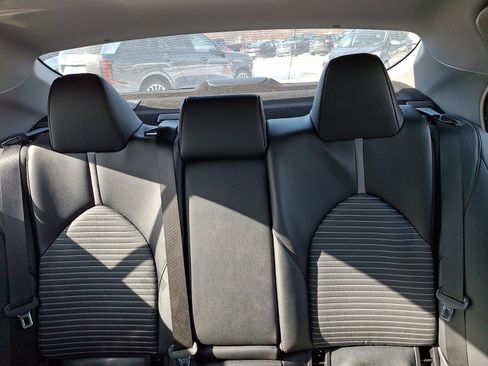 Used 2021 Toyota Camry SE image 19