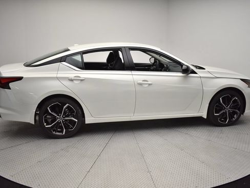 Used 2025 Nissan Altima 2.5 SR FWD image 4
