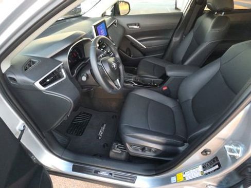 Used 2025 Toyota Corolla Cross XLE w/ Convenience Package image 13