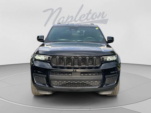 Used 2023 Jeep Grand Cherokee L Laredo RWD image 9