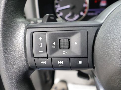 Used 2024 Nissan Rogue SV FWD image 33