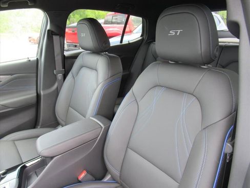 New 2026 Buick Envista Sport Touring w/ Convenience I Package FWD image 17