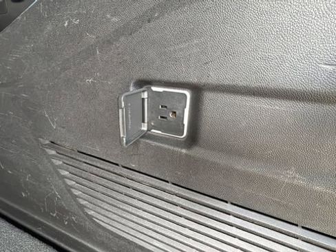 Used 2024 Chevrolet Suburban LT image 38