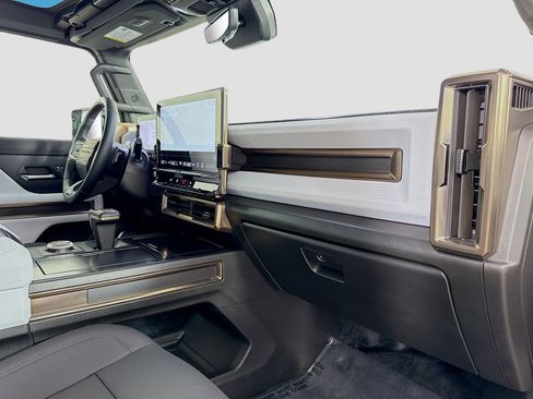 Used 2024 GMC Hummer EV 2X image 31