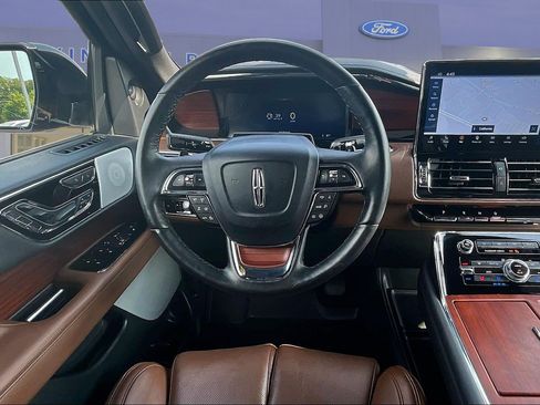 Used 2023 Lincoln Navigator Reserve AWD/4WD image 8