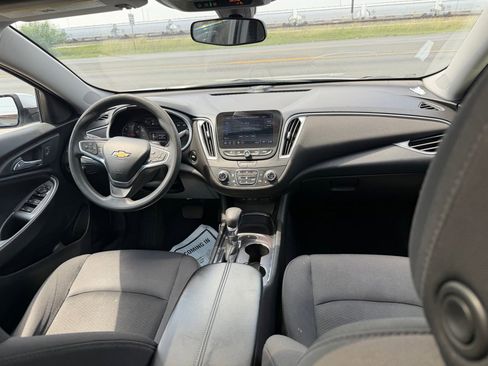 Used 2022 Chevrolet Malibu LT FWD image 28