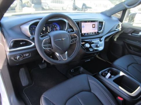New 2026 Chrysler Voyager LX FWD image 14