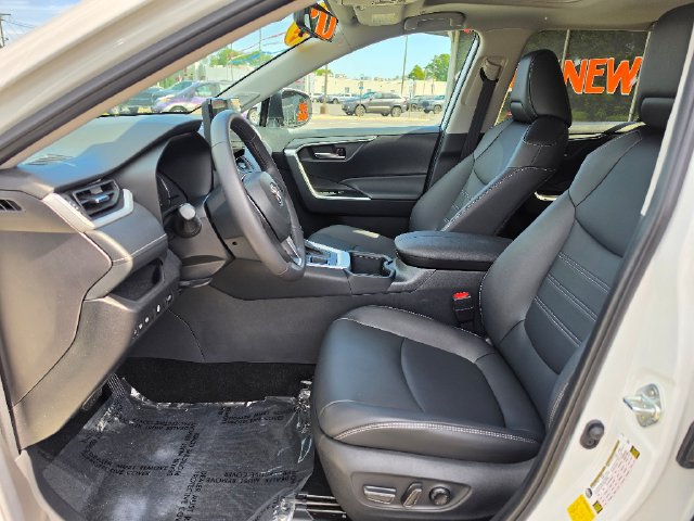 Used 2025 Toyota RAV4 XLE Premium w/ Weather Package AWD/4WD image 21