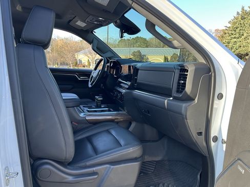 Used 2024 Chevrolet Silverado 1500 LT Trail Boss w/ Convenience Package II image 41