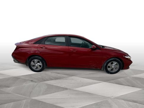 Used 2025 Hyundai Elantra SE FWD image 9