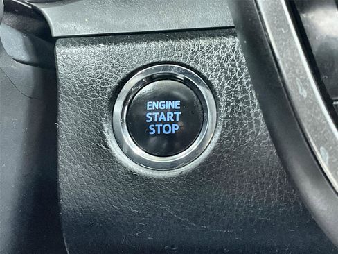 Used 2022 Toyota Camry XLE w/ Carpet Mat Package (TMS) image 23