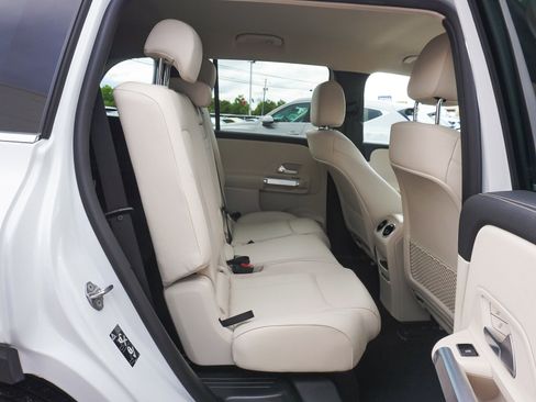 Used 2023 Mercedes-Benz EQB 300 4MATIC image 40