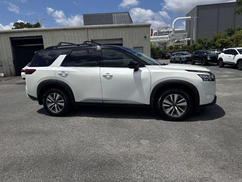 Used 2022 Nissan Pathfinder SL AWD/4WD image 4