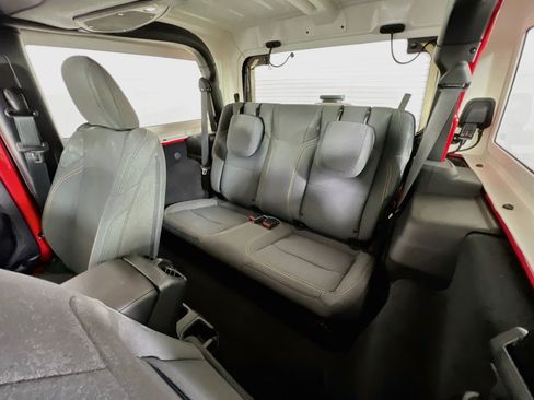 Used 2025 Jeep Wrangler Sport AWD/4WD image 22