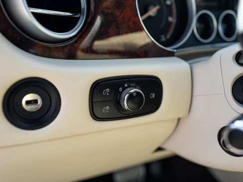 Used 2017 Bentley Continental GT image 33